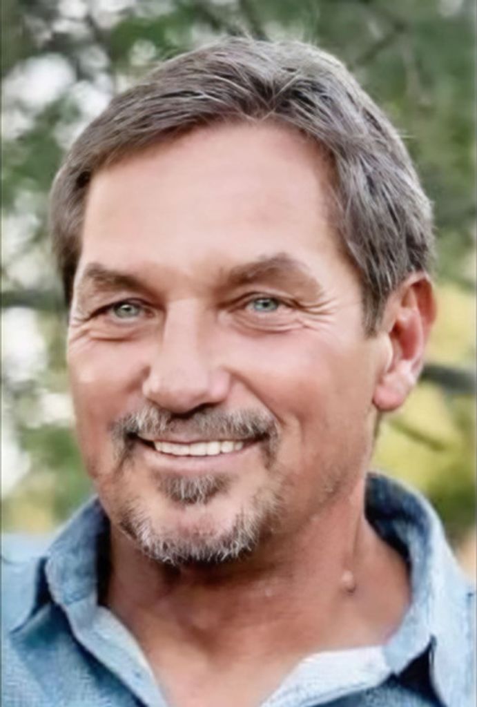 Robert Lamoine Cox Profile Photo