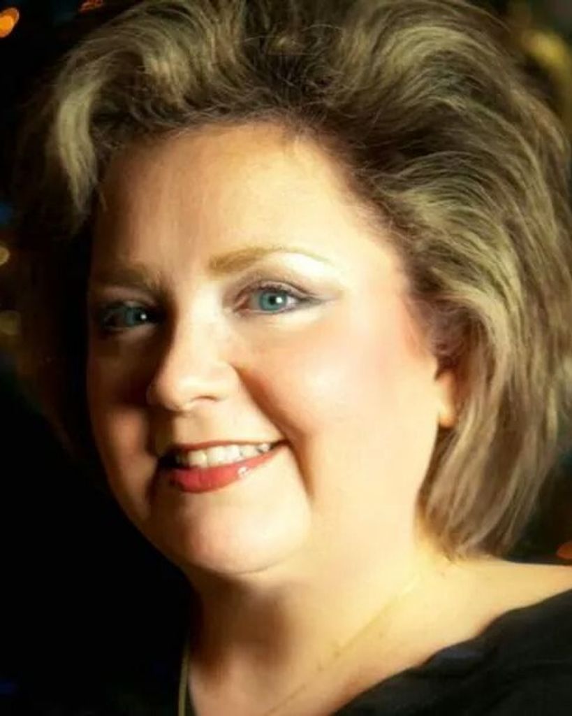 Julie Suzanne Brackenbury Profile Photo