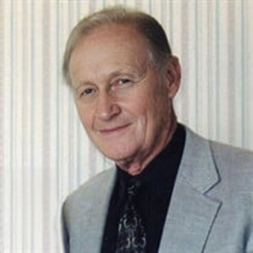 Stephen J Martinez