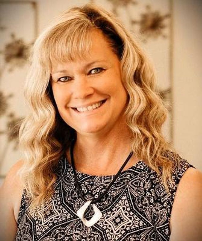 Lisa Suzann Oysti Profile Photo