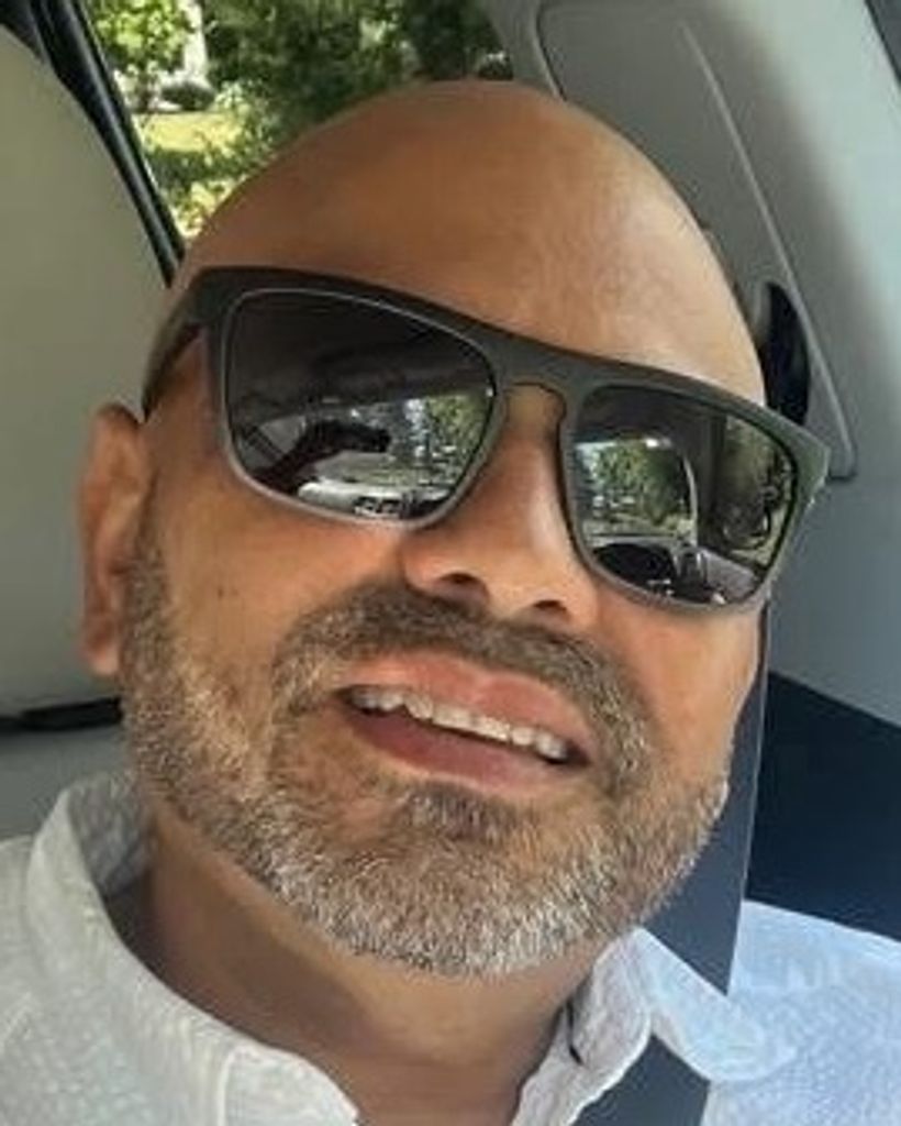 Carlos Terres-Rivera Profile Photo