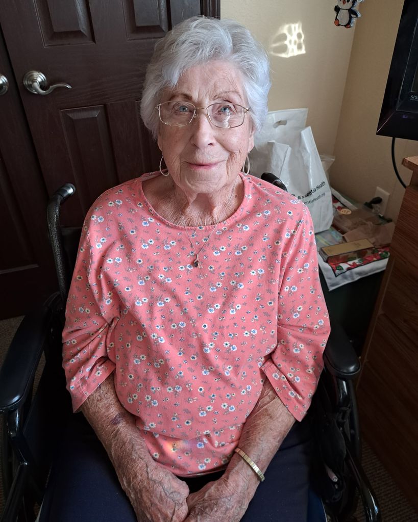 Evelyn “Evie” Mary Eischens