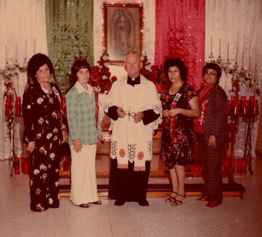 Isabel O. Gonzalez photo gallery thumbnail 4 of 49