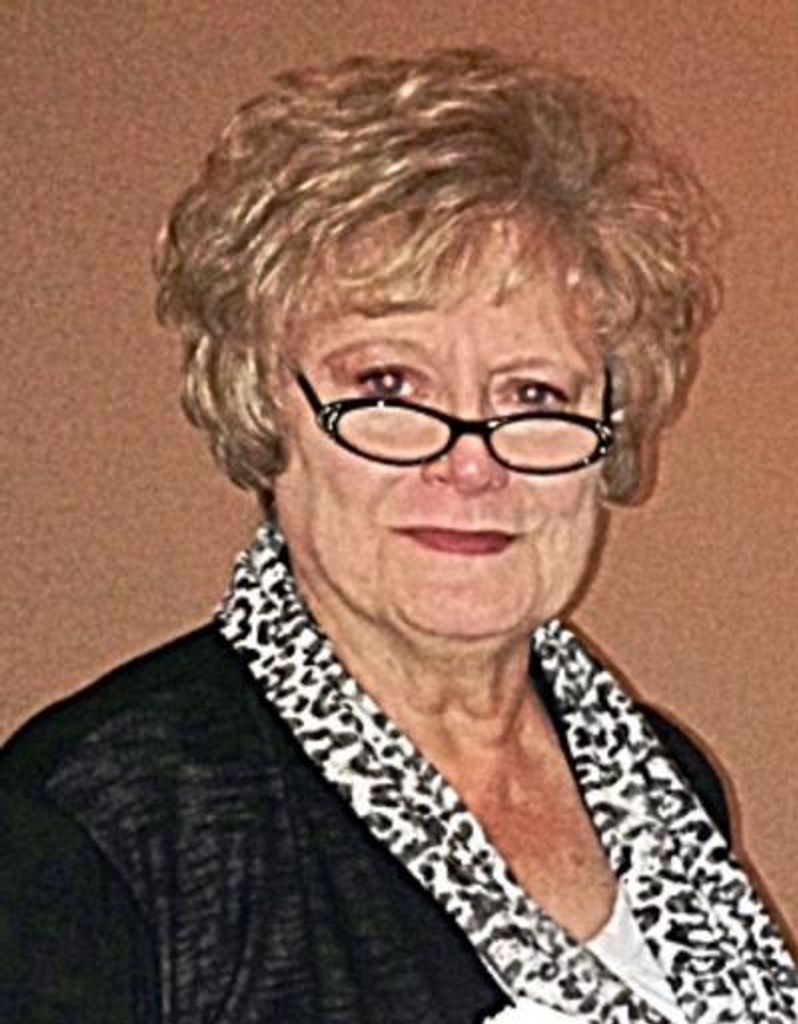 Carolyn Dillon Profile Photo