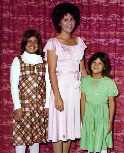 Yolanda C. Gonzalez photo gallery thumbnail 64 of 357