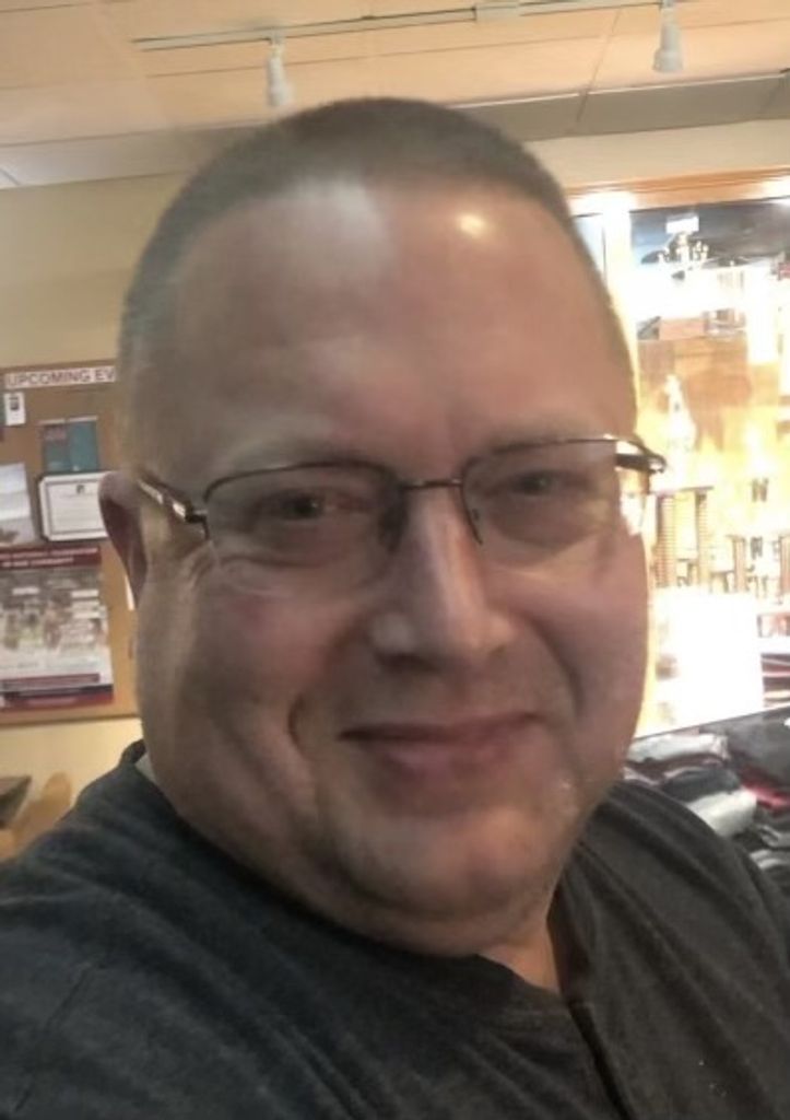 Aaron J Eftink