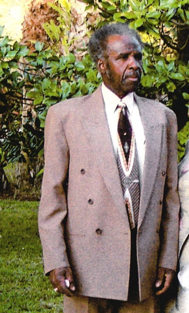 Robert Woods Profile Photo