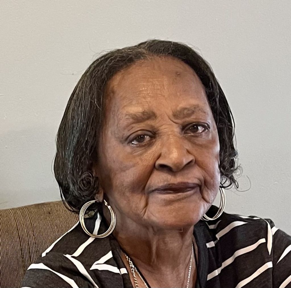 Helen (Lowe)  Robinson Profile Photo