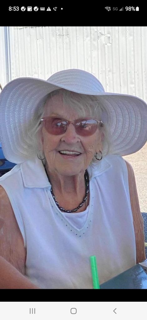 Mae Niendorf Profile Photo