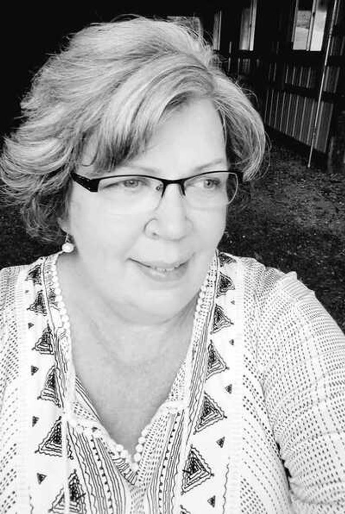 Michelle Perdue Hall Profile Photo