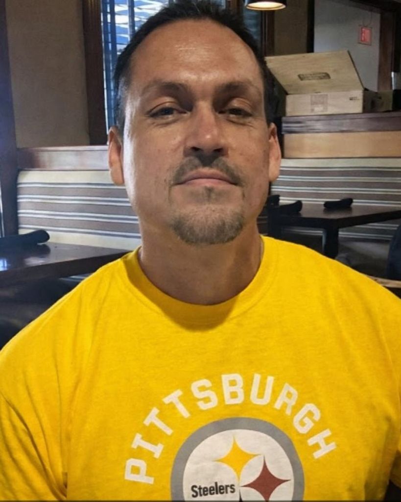 Ricky Reyes Profile Photo