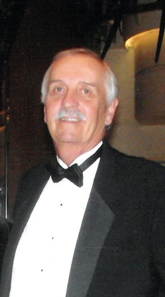 Charles Simmons, Jr. Profile Photo