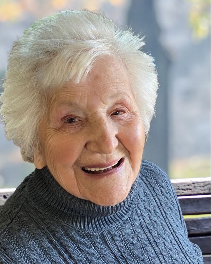 Elisabeth Arakelian Profile Photo