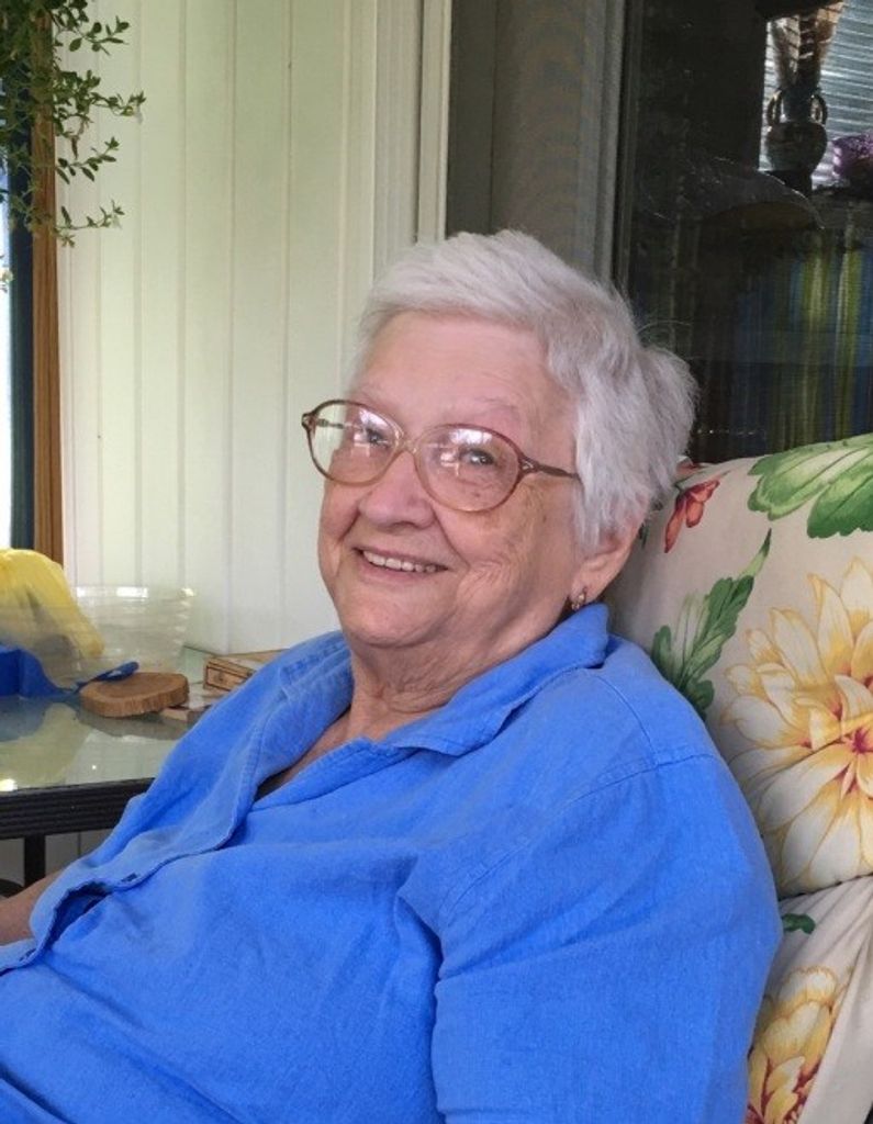Elizabeth Hunter Profile Photo