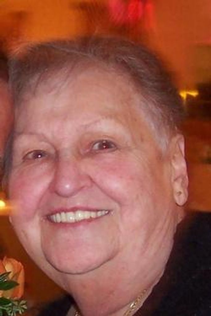 Ella Racz Profile Photo