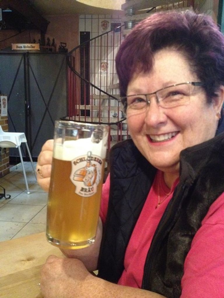 Gail Roslyn Ozura Profile Photo
