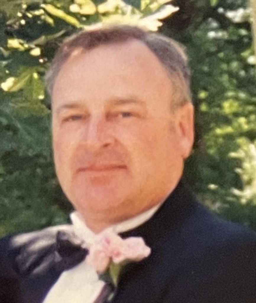 Stephen Elliott Holcomb Profile Photo