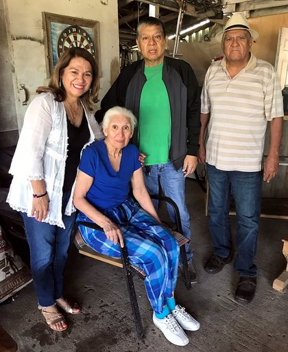 Yolanda C. Gonzalez photo gallery thumbnail 295 of 357
