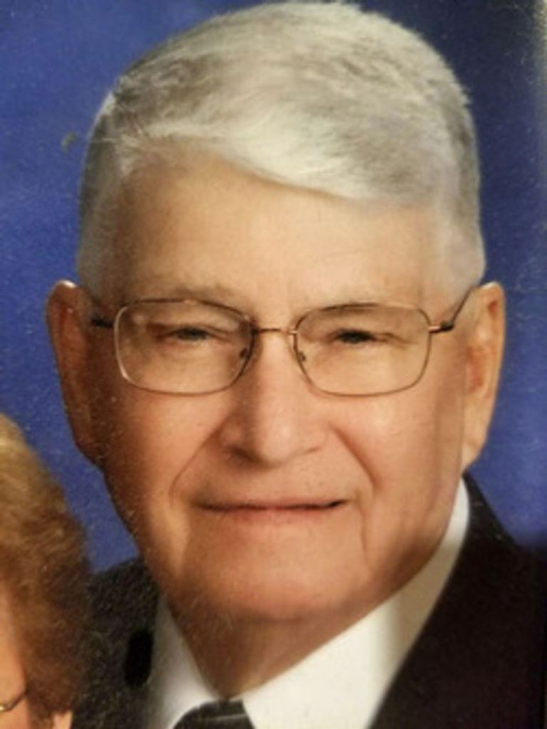 Robert Lewis Lynch Profile Photo