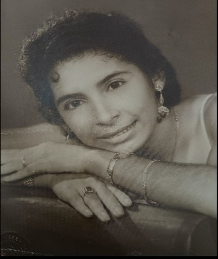 Rosa L Mena Profile Photo