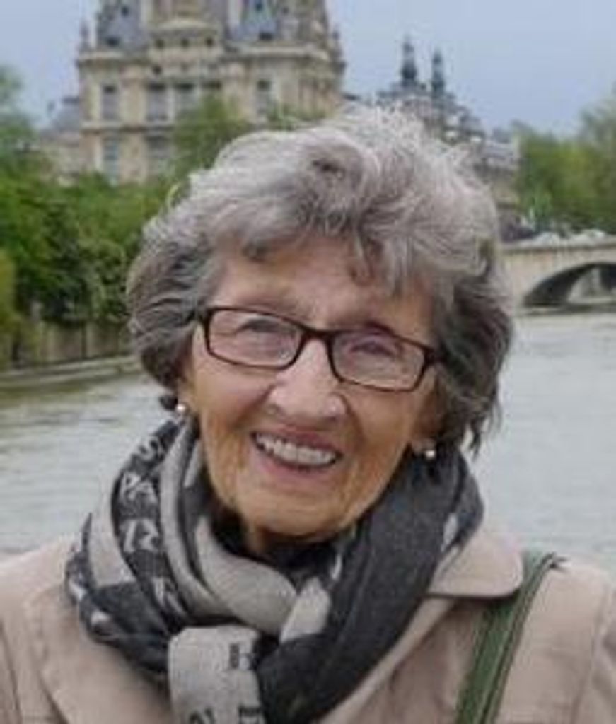 Mary Lou Nicolau