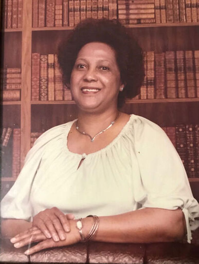 Ms Evelyn Dean Logan Profile Photo