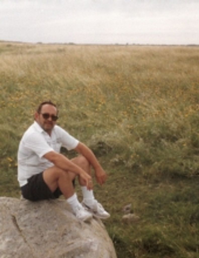 Thomas "Tom"  Edwin Knapp