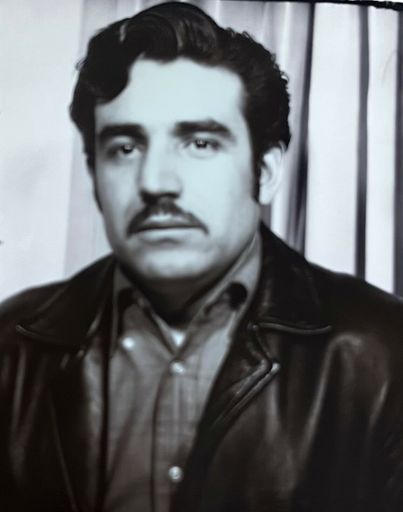 Jose Saenz photo gallery thumbnail 1 of 63
