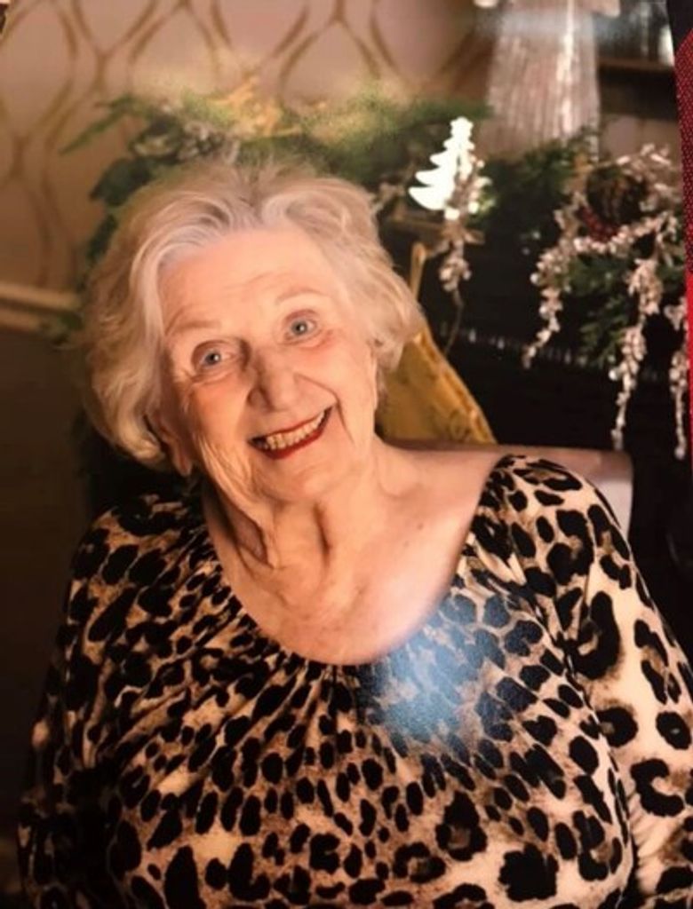 Ruth Lynn Profile Photo