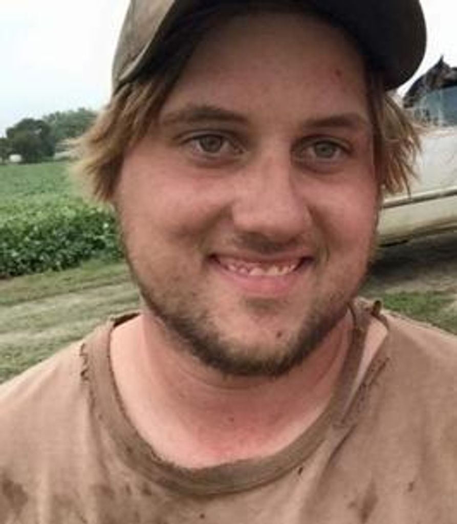 Tyler Lee Douvia Profile Photo