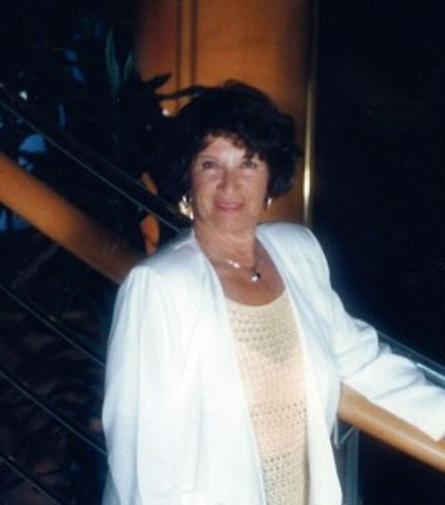 Dolores Casella