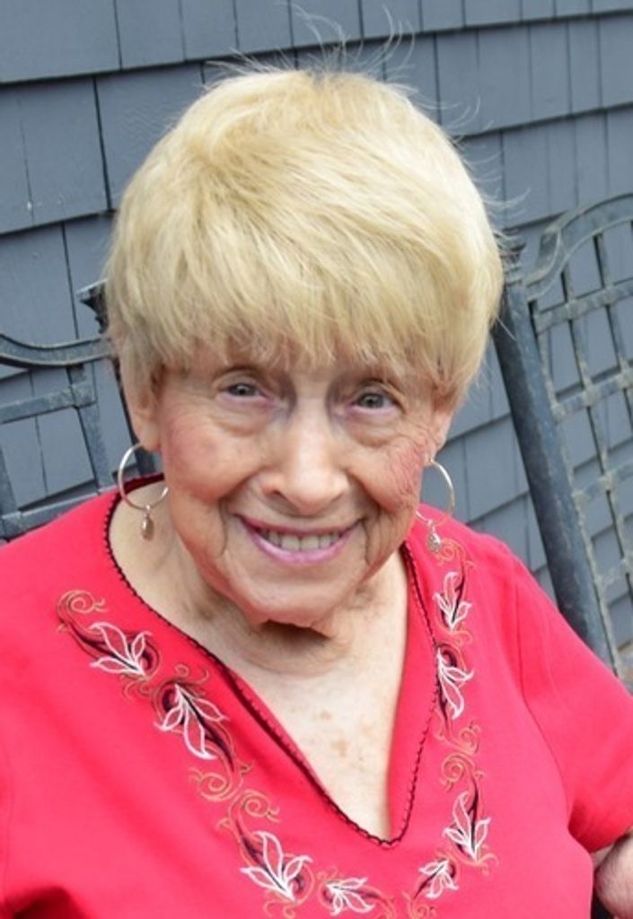 Mae Larsen Profile Photo