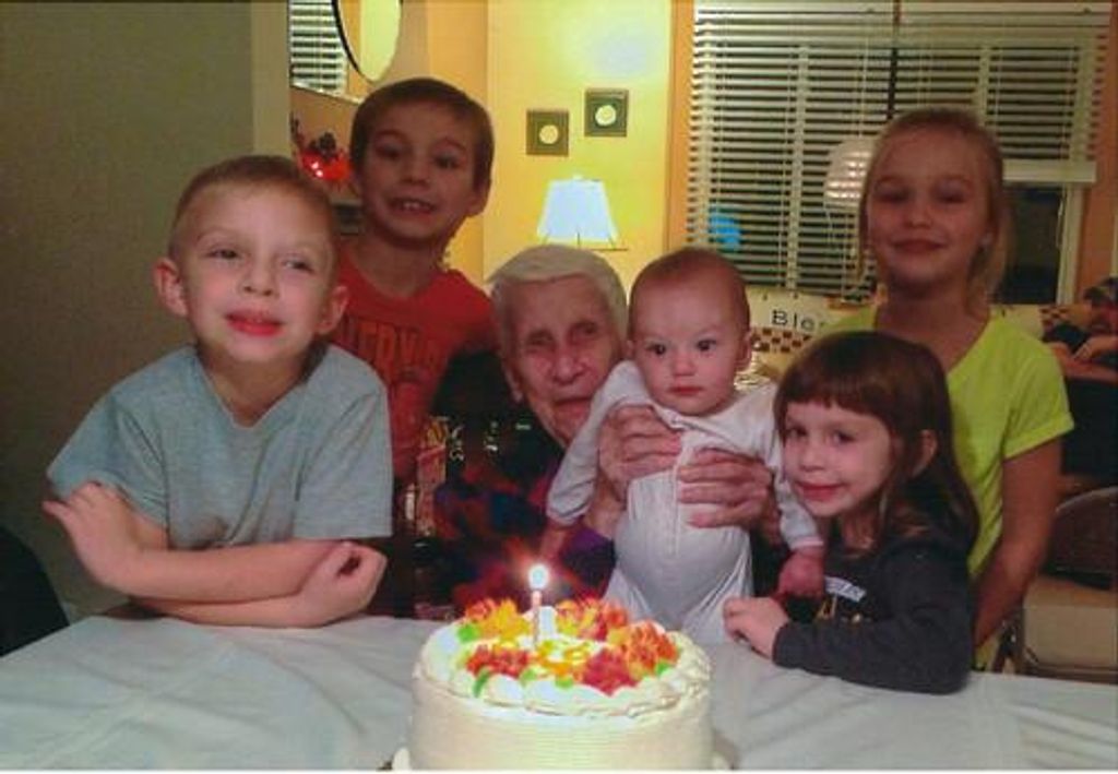 Gladys M (Ayres) Kratofil