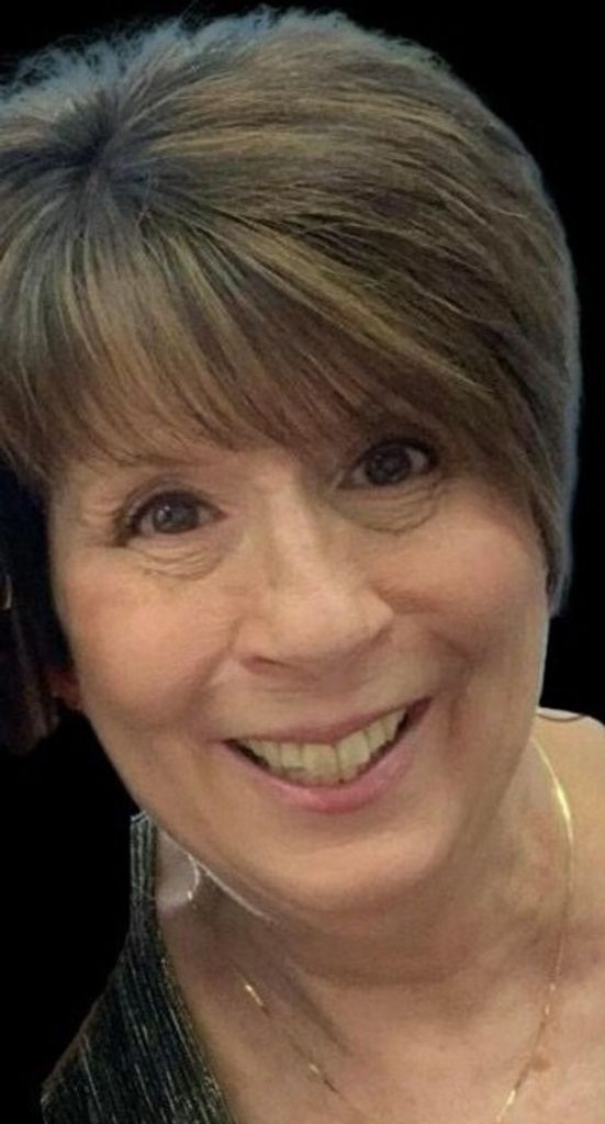 Sandra Lewis Profile Photo