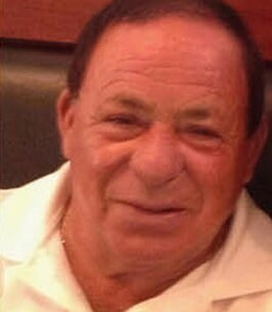 Alfonso Flores