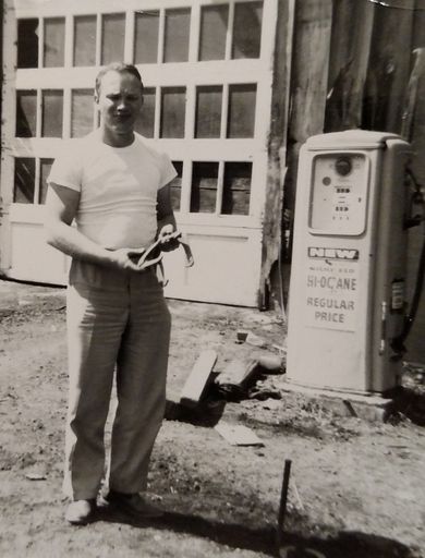Bernard Lee Moore photo gallery thumbnail 167 of 293