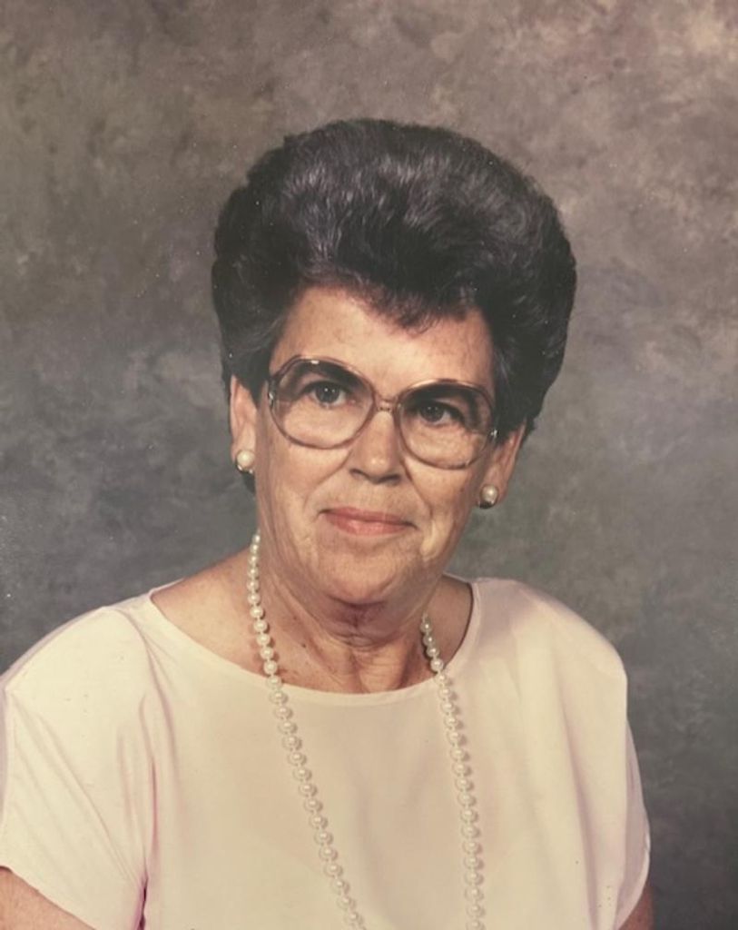 Betty Fielder Short Profile Photo