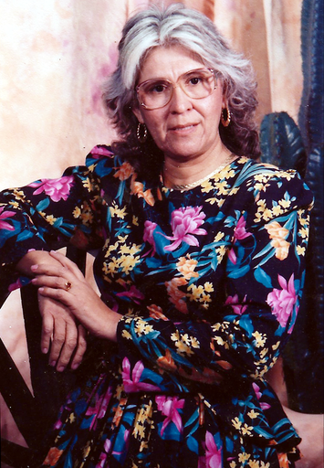 Yolanda C. Gonzalez photo gallery thumbnail 74 of 357