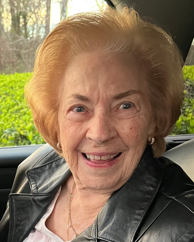 Elizabeth Miller Profile Photo