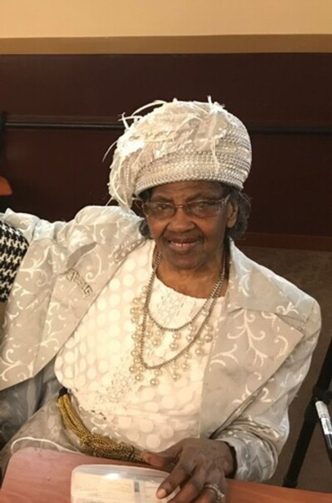 Lucy Lee Lathan Profile Photo