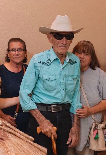 Santos Valdez Sr. photo gallery thumbnail 16 of 151