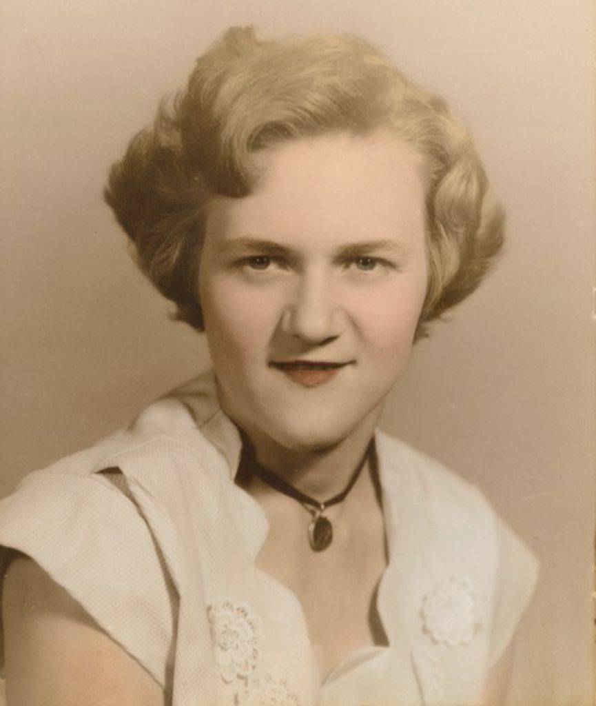 Ladonne Mae (Hahn)  Lippert