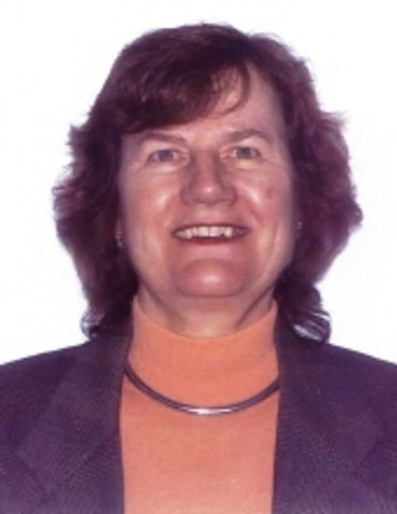 Elaine (Klinker) Hoiska