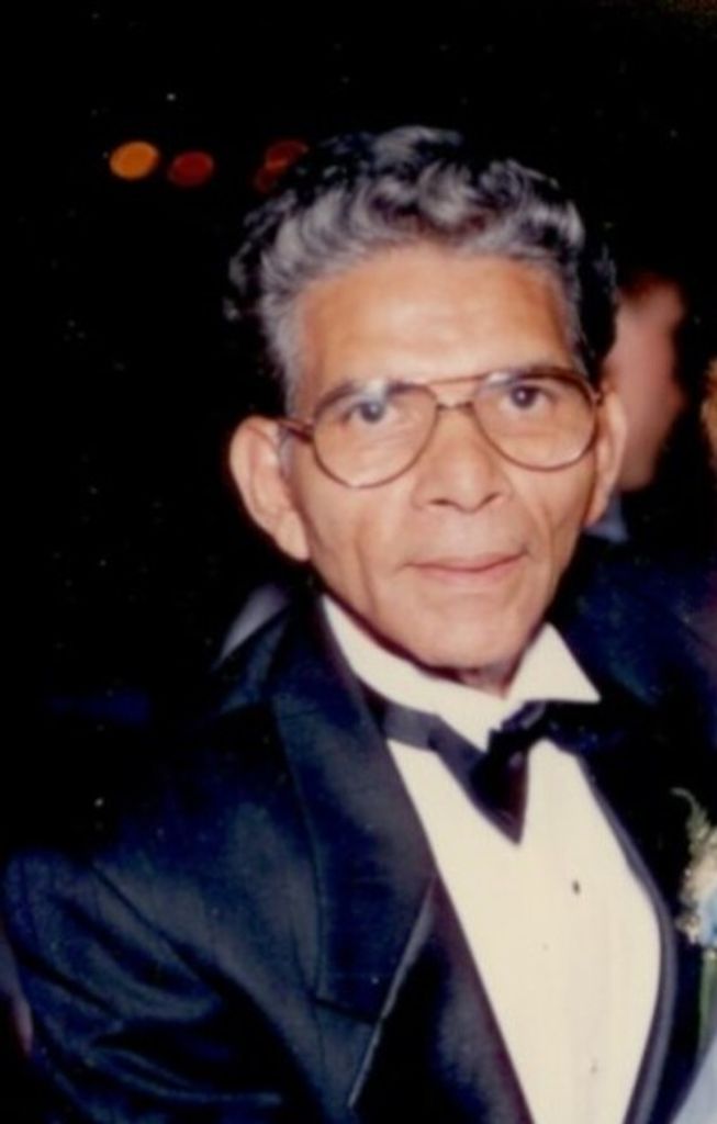 Carlos Santos, Sr.