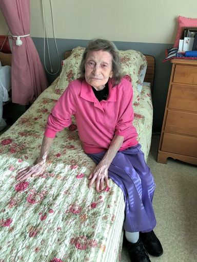 Beatrice Smith photo gallery thumbnail 46 of 91