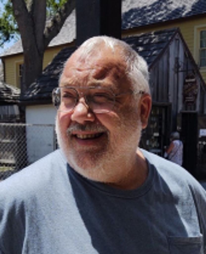 Kenneth R 'Ken' Tucker