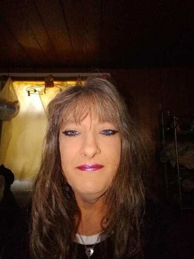 Angela Arnold Profile Photo