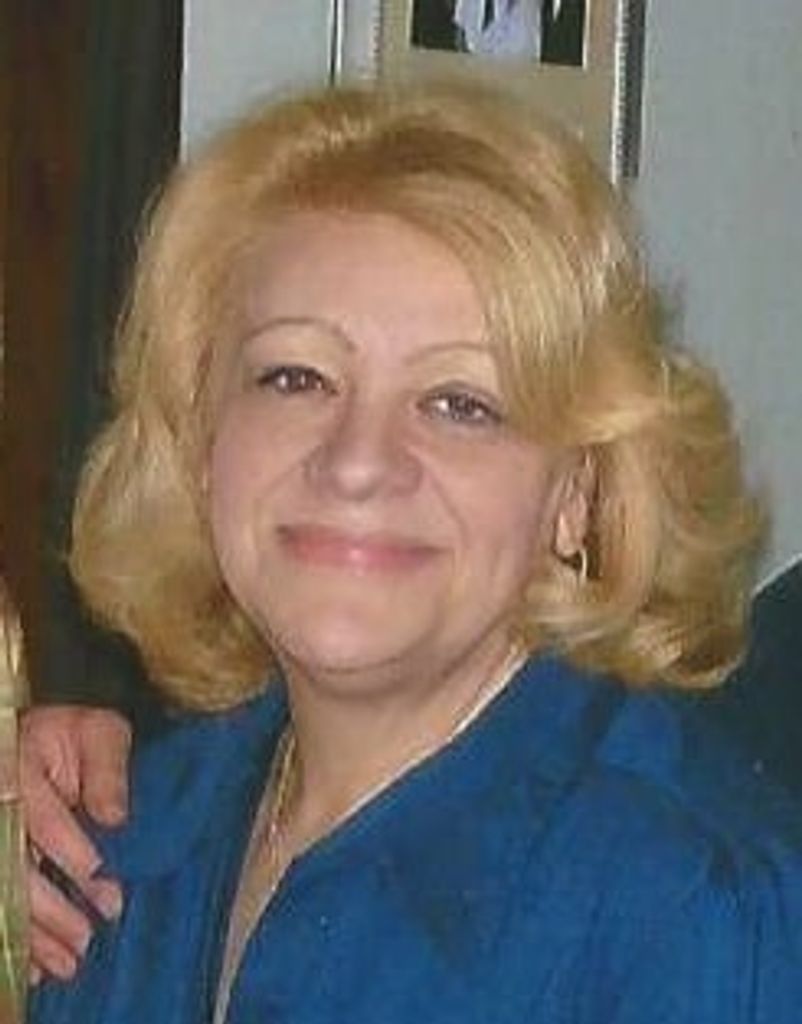 Loretta "Lori" (Burchett)  Halcomb