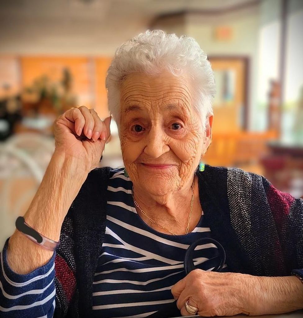 Esther Sallar Profile Photo