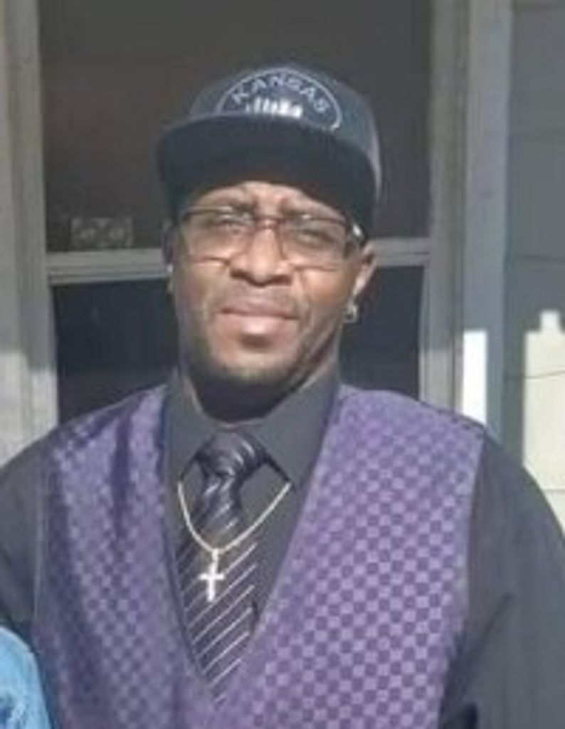 Torin Crishon White Profile Photo